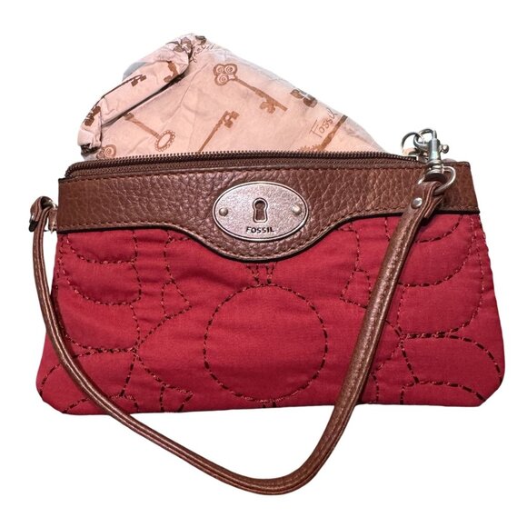 New Fossil Red Quilted Wristlet Purse With Brown Leather Trim & Key Print Lining - Picture 4 of 4